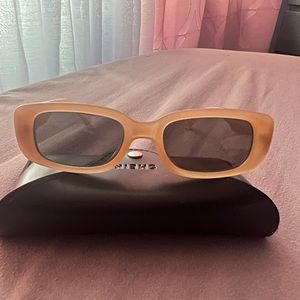 Beige rectangular sunglasses